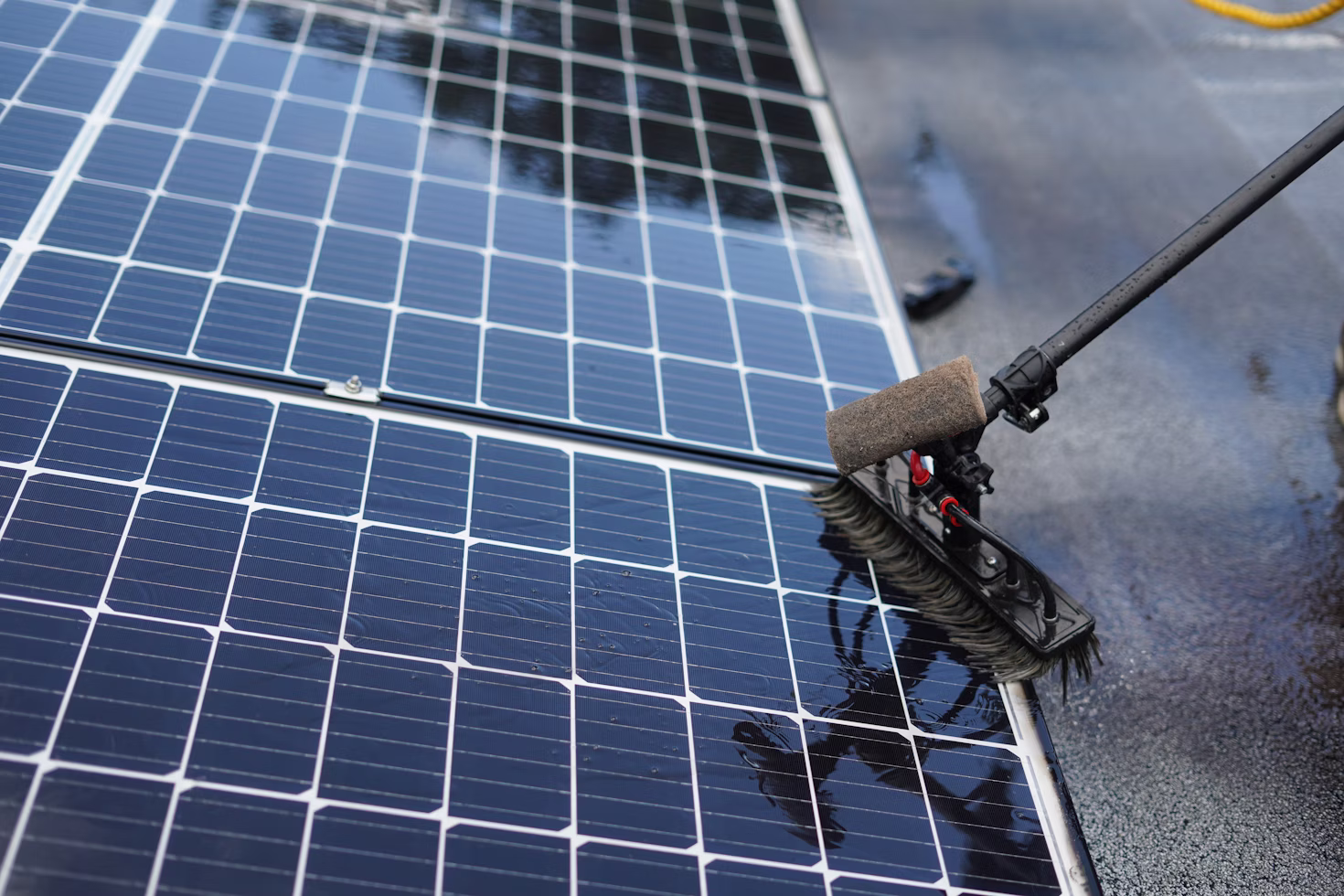 Solar panel cleaning service